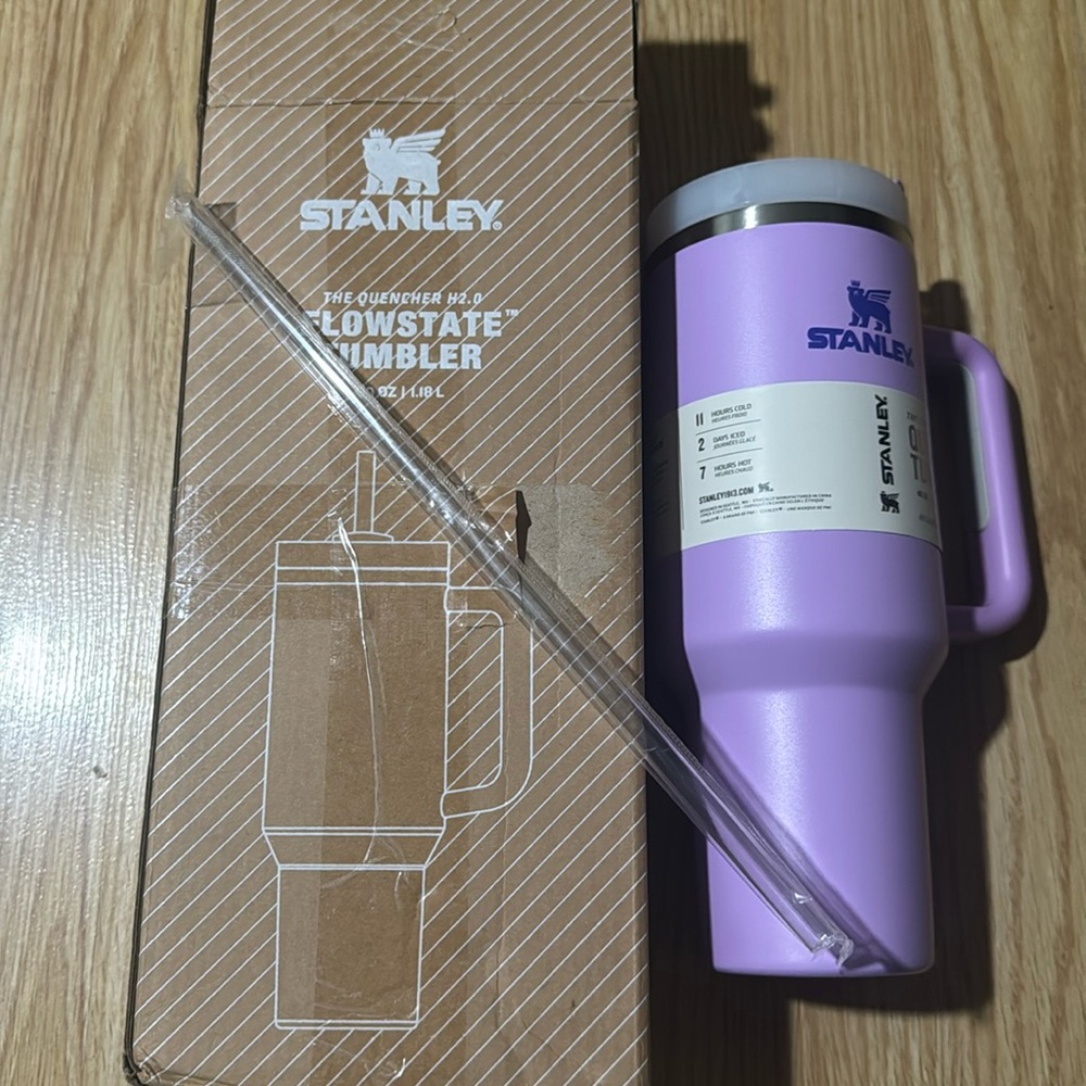 NWT-purple Stanley cup 40 ounce